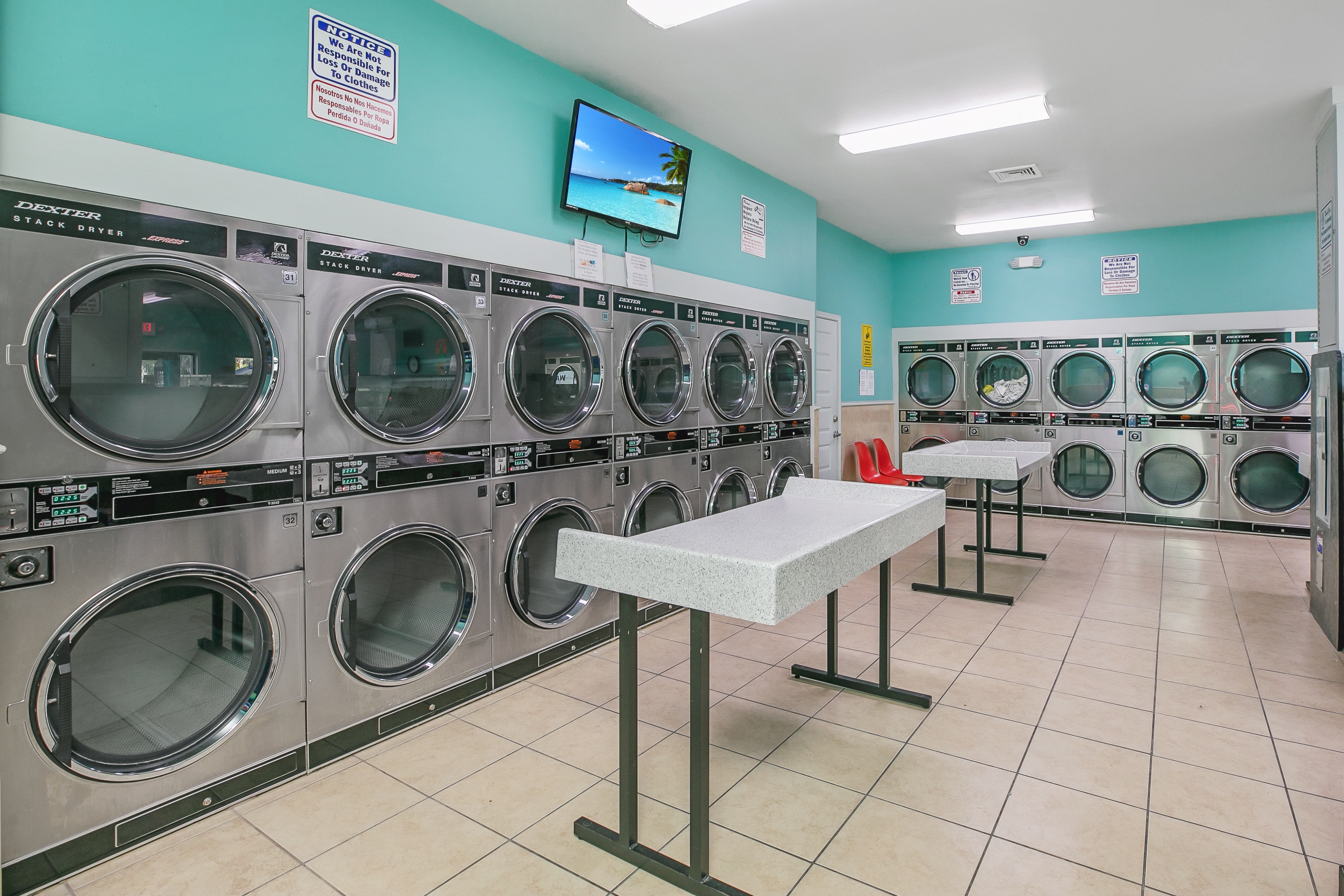 Bluewater Laundromat folding image